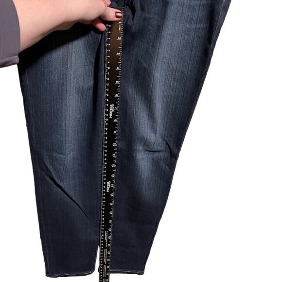 Big Star- Women’s Dark Wash Skinny Jeans, Size 26 - Picture 10 of 13